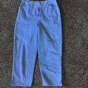 Blue and white stripe size 4 Gloria Vanderbilt capri jeans